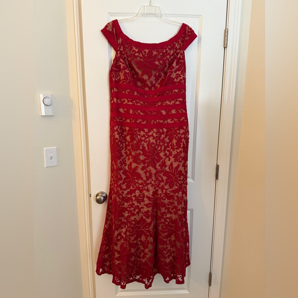 Tadashi Shoji Sleeveless Red and Cream Lace Gown